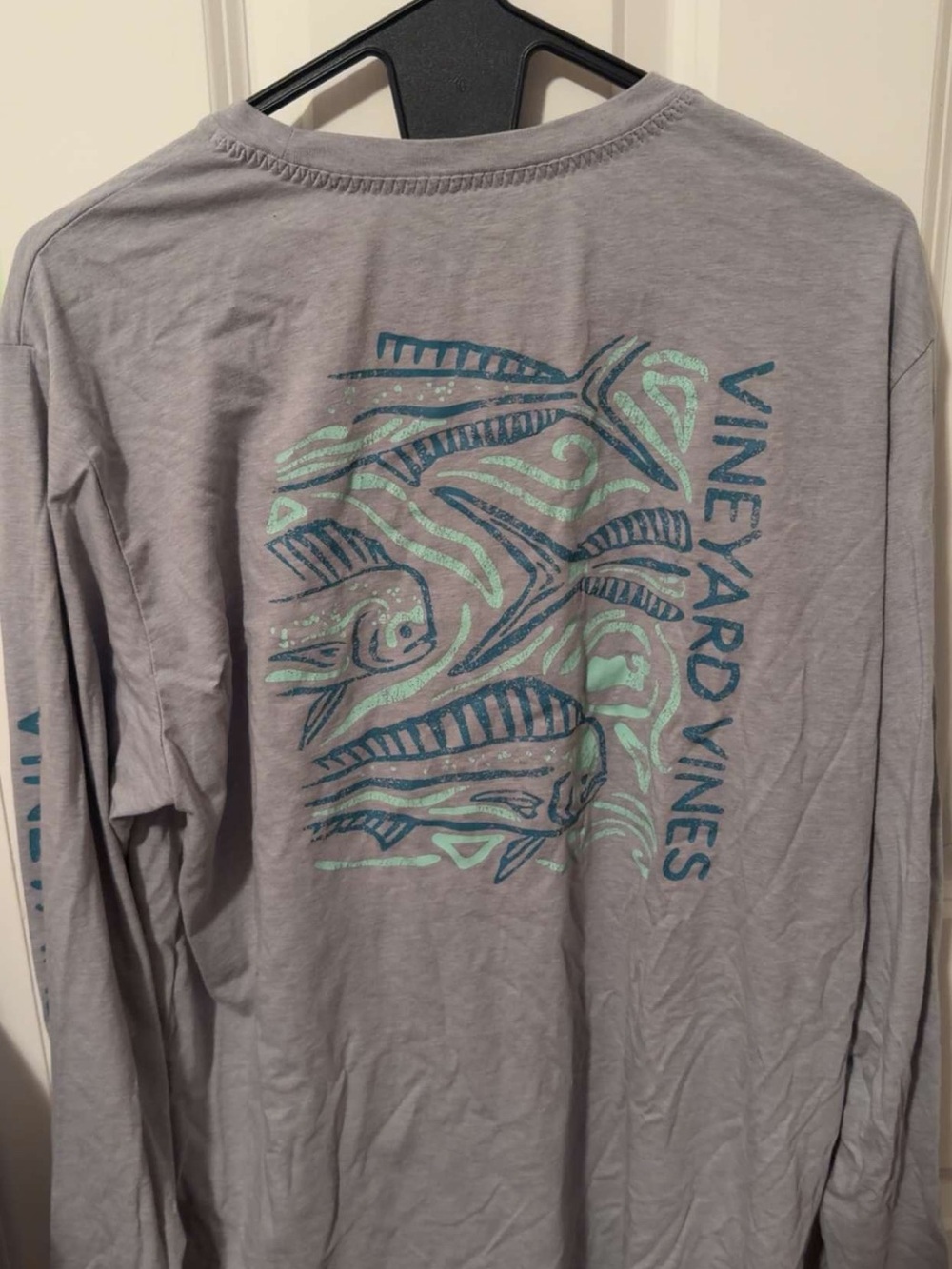 Vineyard Vines Long-Sleeve Graphic Tee in Light Gray with Teal Print